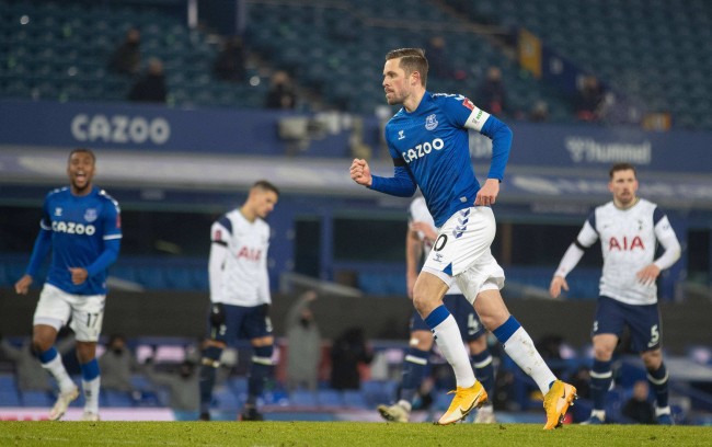 许多足球迷 许多足球迷